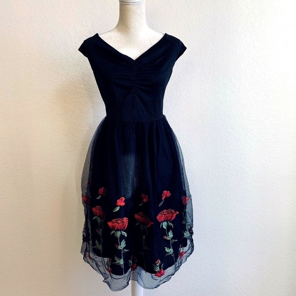 Ruched Rose Embroidered Tulle Dress 12 NEW - Picture 1 of 6